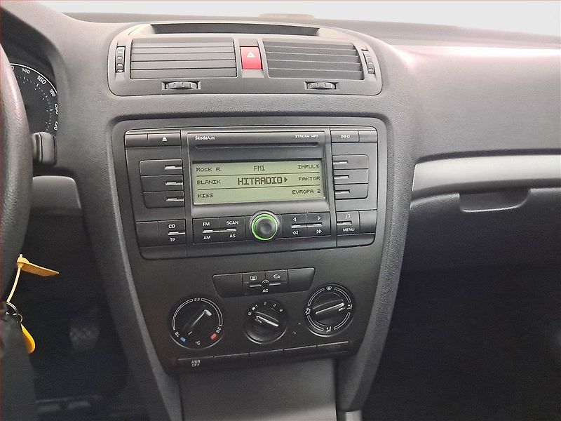 Škoda Octavia (2006) 1.6, Serv.kniha, nová STK - fotka 12 z 16