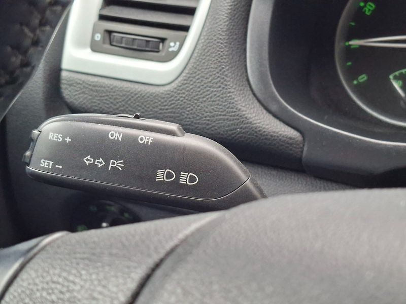 Škoda Roomster (2008) 1.4i 16V 63kW -VÝBAVA - fotka 15 z 35
