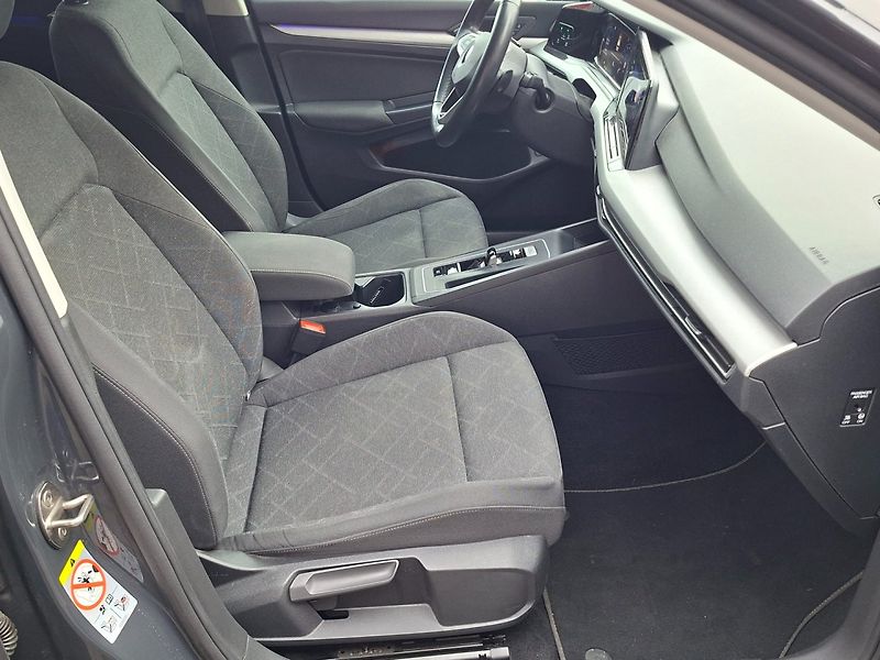Volkswagen Golf (2021) 2.0TDI 85kW DSG -TAŽ.ZAŘ.-DPH - fotka 23 z 39