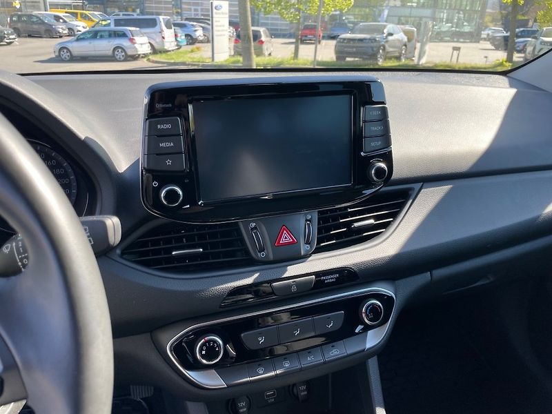 Hyundai i30 1,0 T-GDi Family Comfort, ČR - fotka 18 z 34