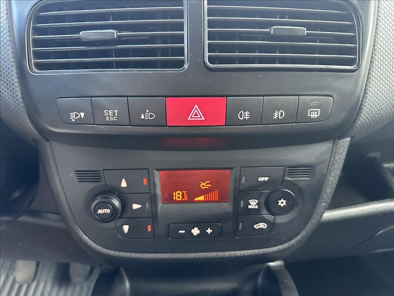 Fiat Dobló 2,0 JTD TAŽNÉ TOP - fotka 18 z 37
