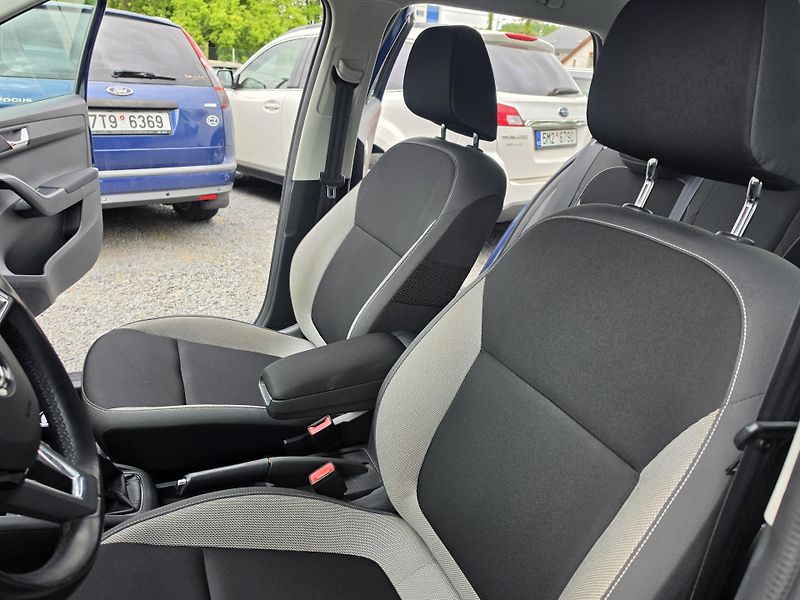 Škoda Fabia 1.0 TSI Park Senzor Navi - fotka 12 z 22