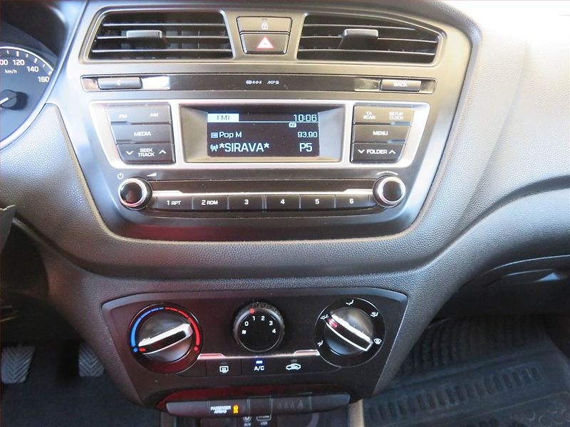 Hyundai i20 (2016) Active 1.2, Serv.kniha - fotka 12 z 14