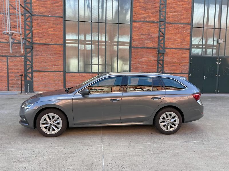 Škoda Octavia (2023) Combi Style 2,0 TDI 110 KW AUT - fotka 2 z 21