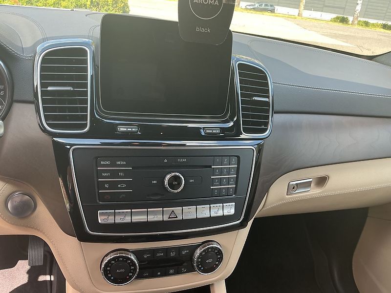 Mercedes-Benz GLE 350 d AMG 4MATIC - fotka 13 z 25