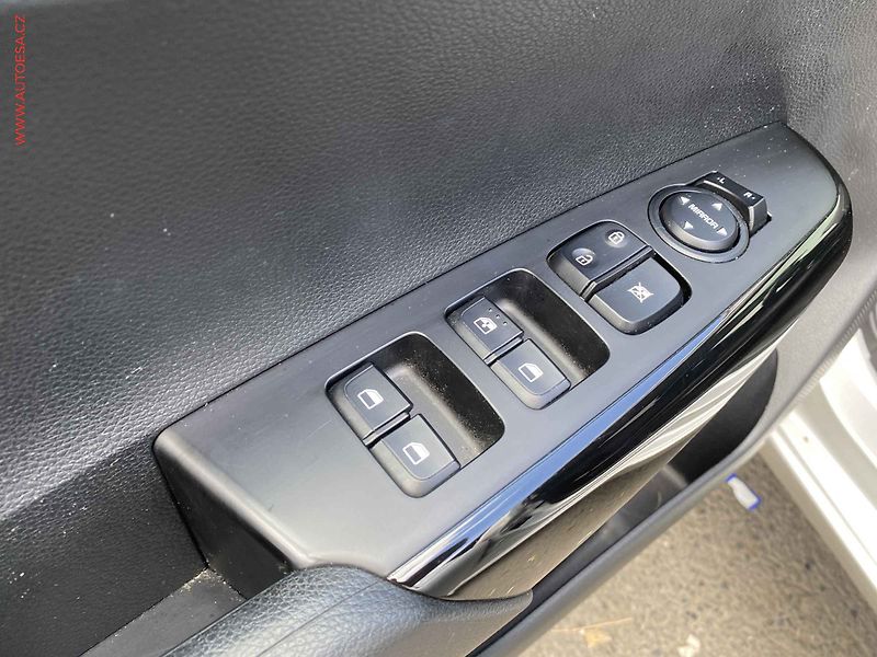 Kia Picanto (2021) 1.0i, Navi, kamera - fotka 13 z 17