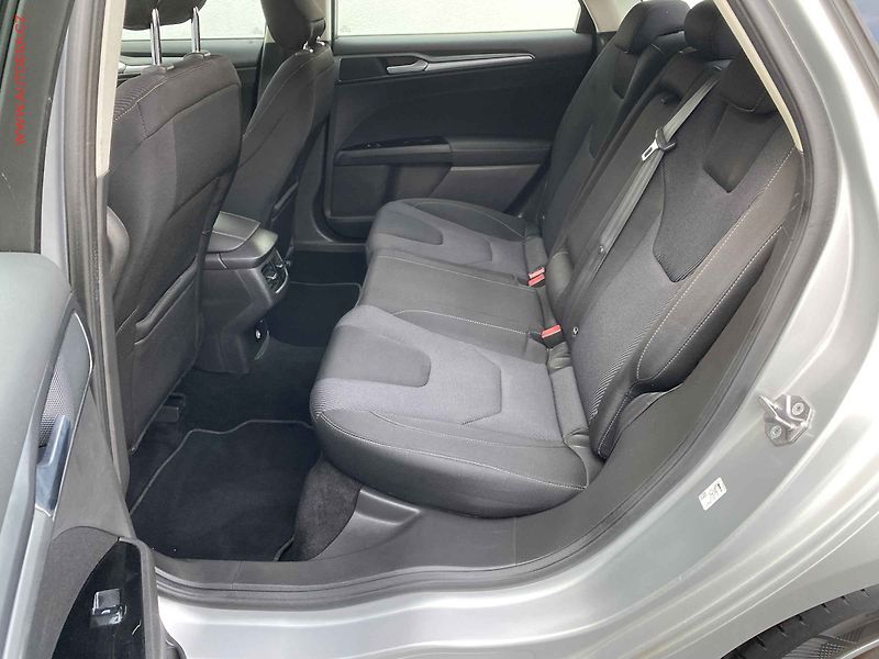 Ford Mondeo (2015) 2.0 TDCi, Titanium, park - fotka 10 z 18