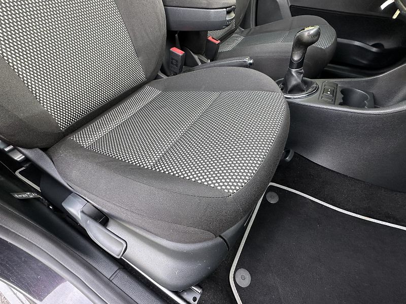 Škoda Roomster (2010) SCOUT 1.6TDI/77kW * 2.Maj. - fotka 15 z 27