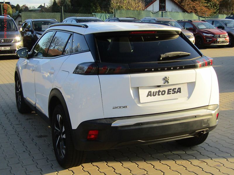 Peugeot 2008 (2020) 1.2PT, ČR, LED - fotka 4 z 21