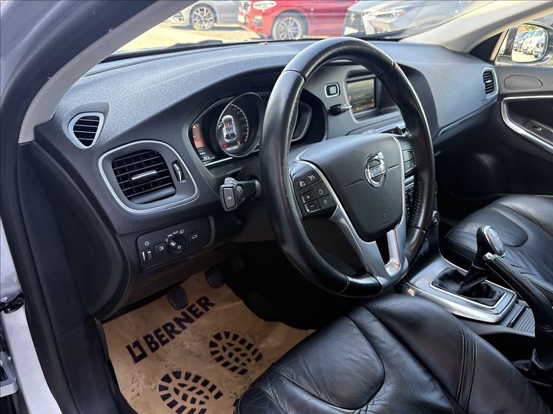 Volvo V40 1,6 D 84 kw. Č.R. - fotka 13 z 25