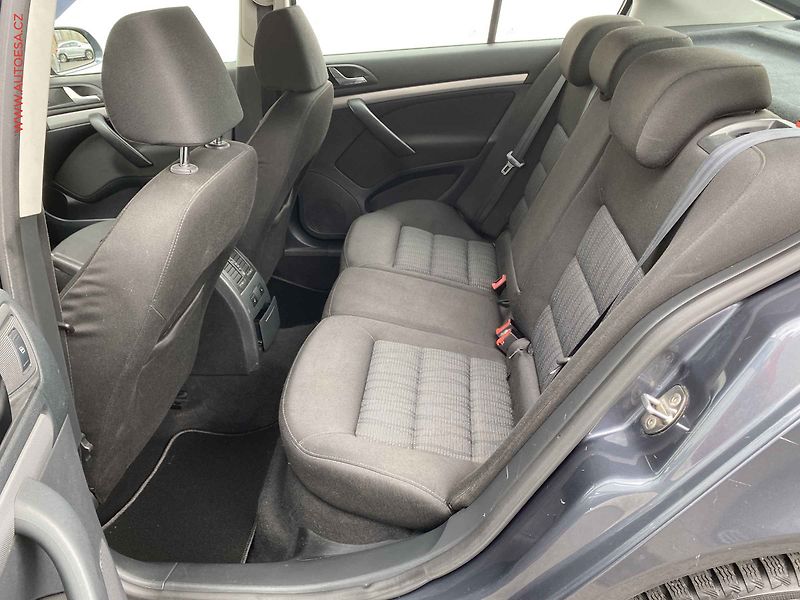 Škoda Octavia (2011) 1.6 TDi, ČR, Elegance - fotka 10 z 17