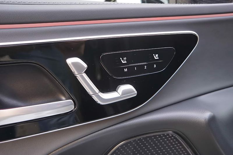 Mercedes-Benz Třídy E 300de 4M AMG HuD 360 Taž Venti - fotka 11 z 11