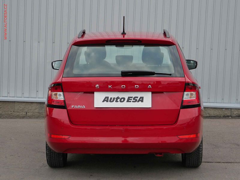 Škoda Fabia (2021) 1.0TSi, ČR, Ambition, AC - fotka 5 z 21