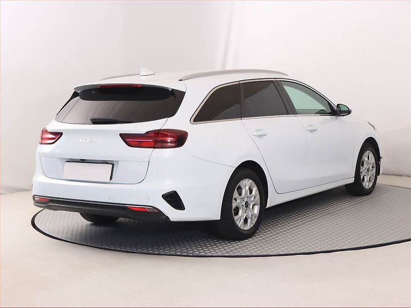 Kia Ceed (2022) 1.6 CRDi MHEV, Serv.kniha - fotka 5 z 18