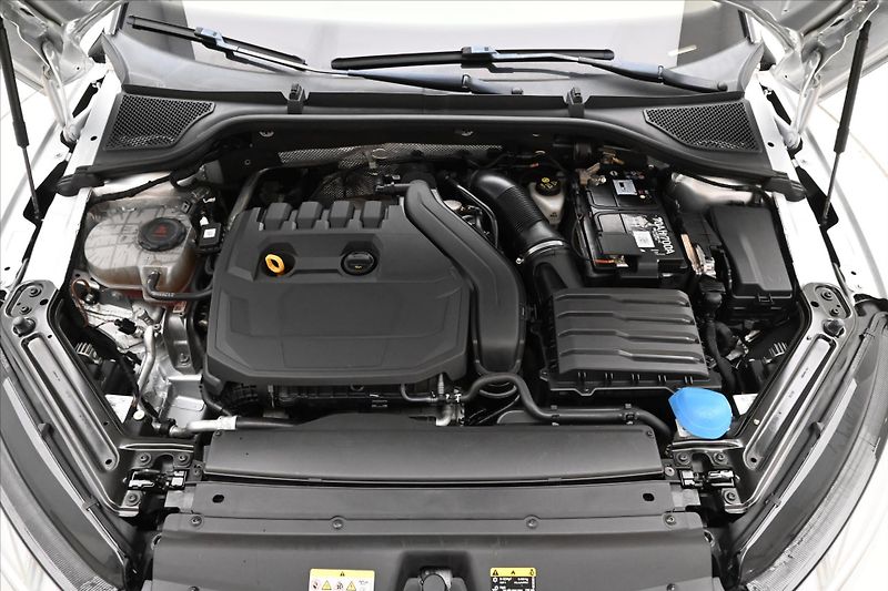 Škoda Octavia 1,5 TSI 110kW Style Manuál Zár - fotka 9 z 32