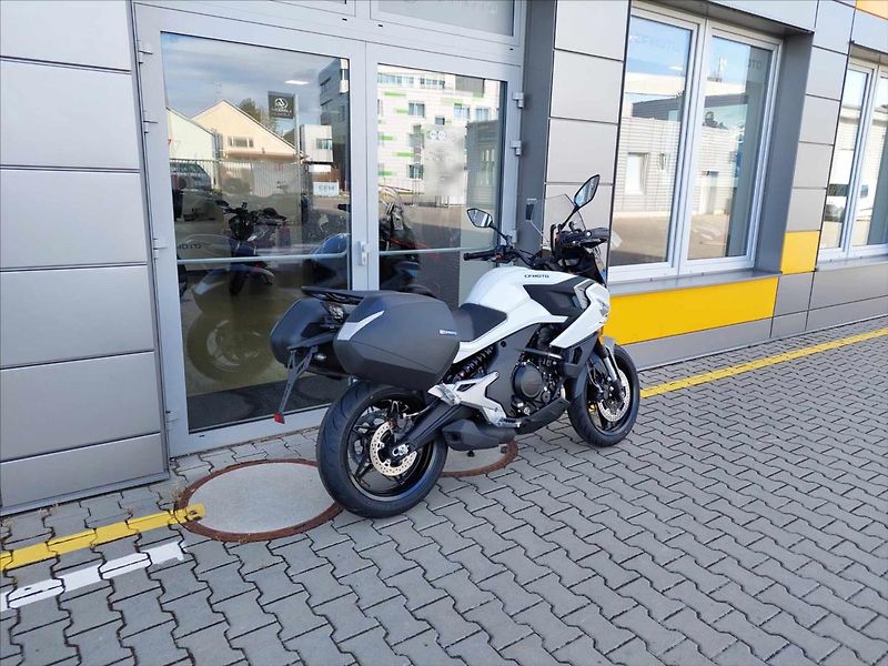 CFMOTO (2023) 700MT Premium  EU5 - fotka 3 z 6