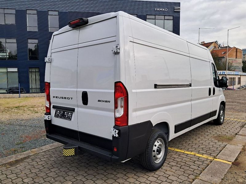 Peugeot Boxer Furgon 3500 L3H2 BlueHDi 180k - fotka 5 z 17