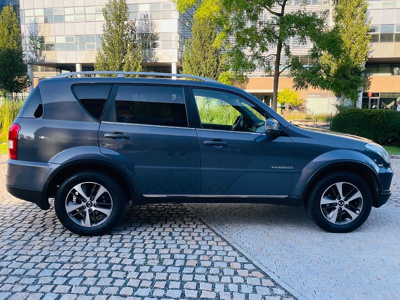 SsangYong Rexton 2.2TD 4x4 AUTOMAT TAŽNÉ VÝHŘEV - fotka 10 z 43