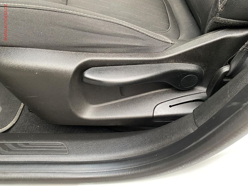 Renault Mégane (2019) 1.3 TCe, 2.maj,ČR, Limited - fotka 14 z 18