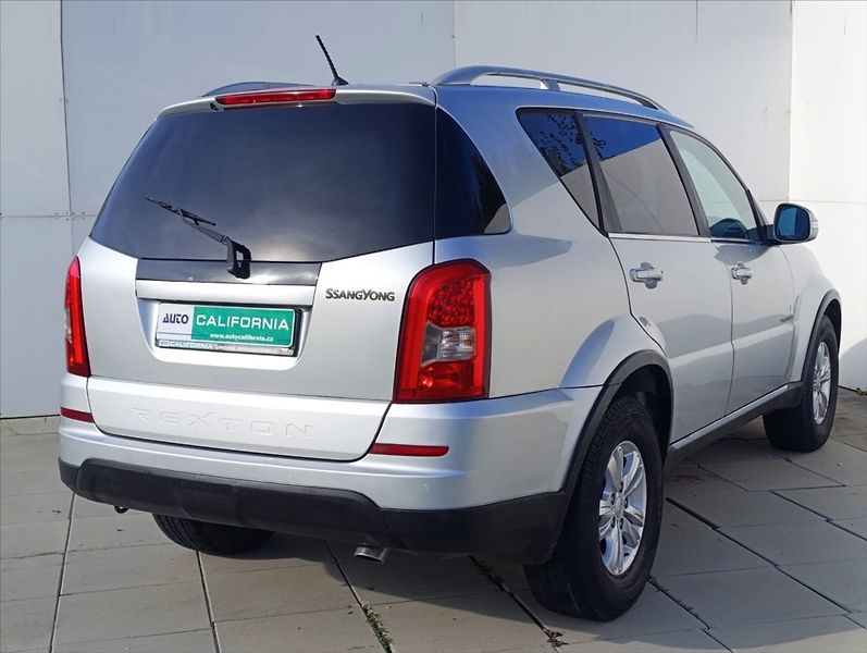 SsangYong Rexton 2,0 RX200 7MÍST TEMPOMAT - fotka 7 z 31