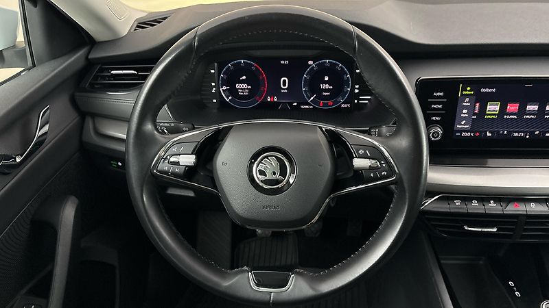 Škoda Octavia 2.0 TDI Ambition - fotka 9 z 25