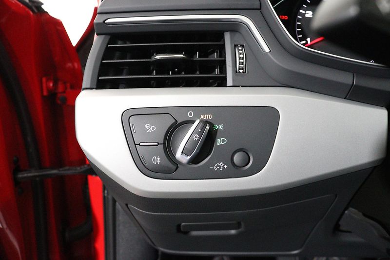 Audi A4 Avant Sline 35 TDI Stronic - fotka 14 z 24