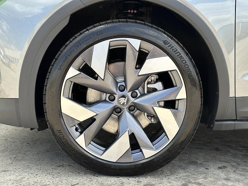 Škoda Elroq RS 340PS 4x4 84iV Matrix-LED H - fotka 12 z 53