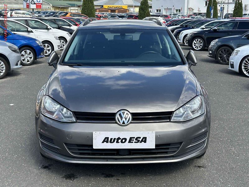 Volkswagen Golf (2015) 1.6TDi, 1.maj, DSG, STK7/28 - fotka 2 z 17