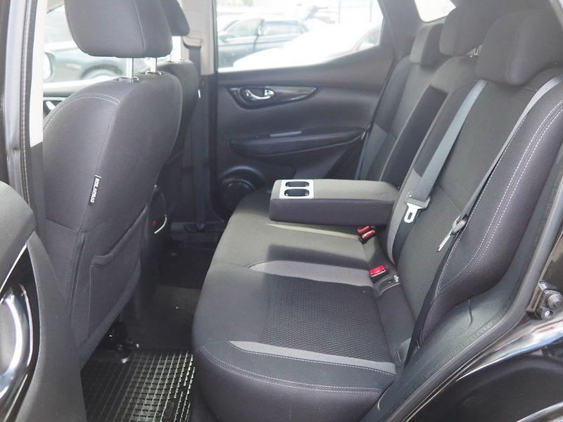 Nissan Qashqai (2019) 1.3 DIG-T 103 kW, 1. Maj ČR - fotka 12 z 34