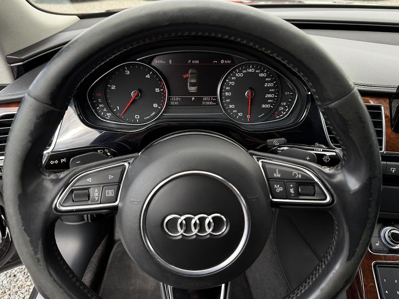 Audi A8 V8 4.2TDi Quattro BOSE LED - fotka 14 z 23