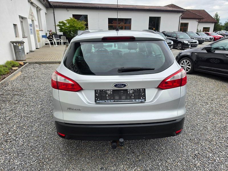 Ford Focus (2012) 1.6 16V Serviska,Tažné - fotka 4 z 20