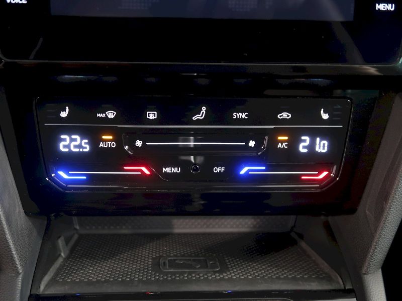 Volkswagen Passat (2023) BUSINESS PREMIUM 2.0TDI 90KW T - fotka 30 z 37