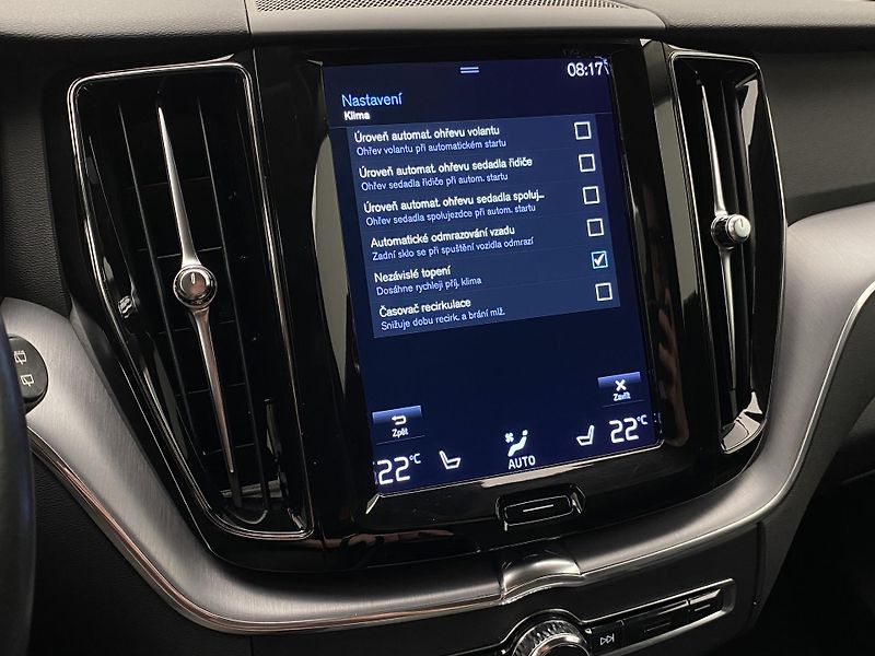 Volvo XC60 B4 AWD MOMENTUM REZERVACE - fotka 45 z 47