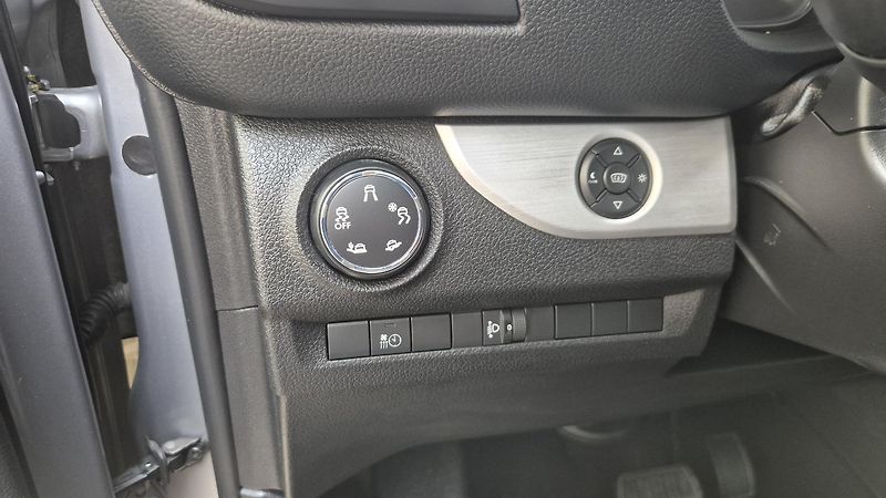 Peugeot Traveller (2021) 2.0 BlueHDi ALLURE L3 - fotka 8 z 25