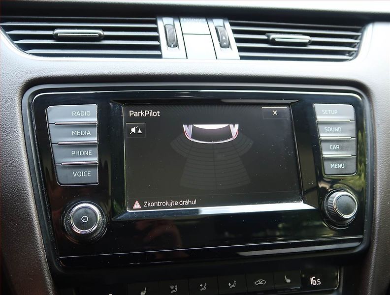 Škoda Octavia (2016) Scout 2.0 TDI, 4X4, Bi-Xenony - fotka 15 z 22