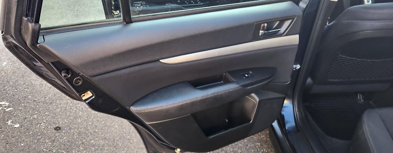 Subaru Outback (2015)  2.0D*BOXER*4x4*AUT*VÝHŘEV*ČR* - fotka 31 z 44