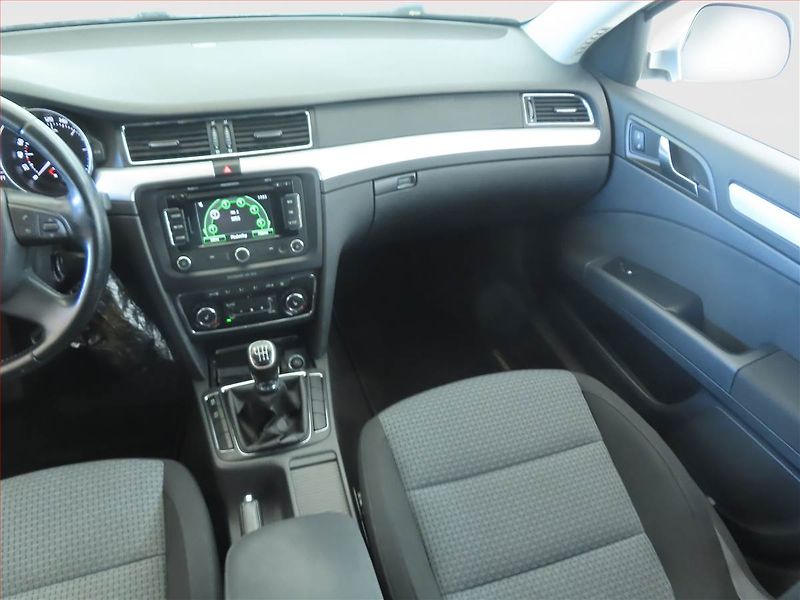 Škoda Superb (2013) 2.0 TDI, Navi, Xenony - fotka 8 z 14