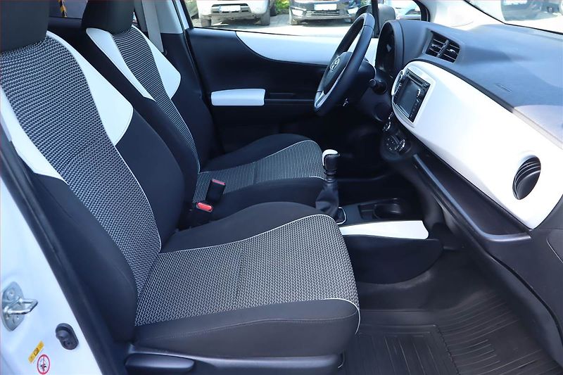 Toyota Yaris (2014) 1.33 Dual VVT-i, Tempomat - fotka 9 z 22