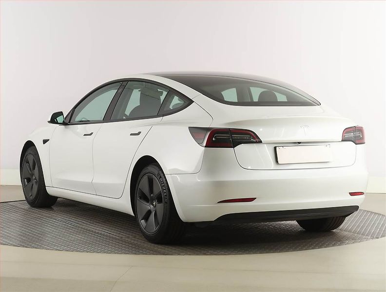 Tesla Model 3 (2023) Standard Range 60kWh, SoH 95% - fotka 4 z 33