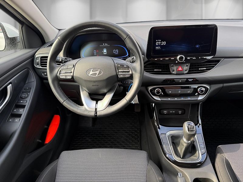 Hyundai i30 (2024) 1,0 T-GDi 74 kW SMART - fotka 15 z 23