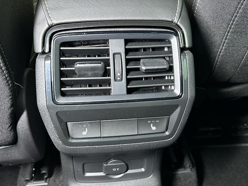 Škoda Karoq Sportline 4x4 DSG - fotka 22 z 29