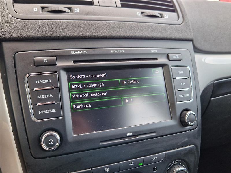 Škoda Yeti 2,0 TDI AC NAVI VÝHŘEVY - fotka 27 z 30