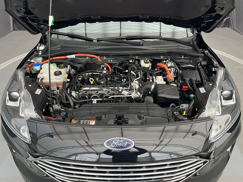 Ford Kuga 2.5 Duratec HEV TITANIUM - fotka 42 z 51
