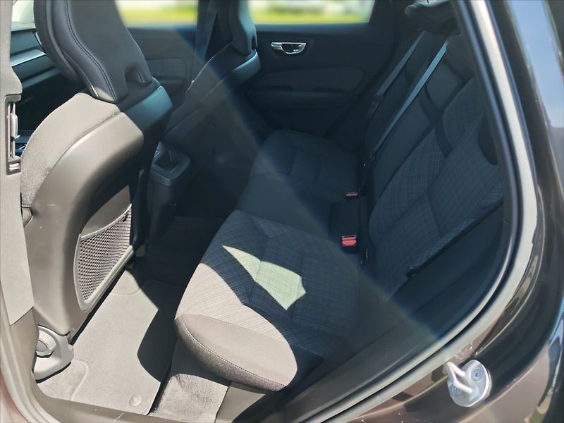 Volvo XC60 2,0 B4 B Core AT - fotka 8 z 11