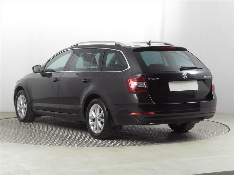 Škoda Octavia (2018) 1.6 TDI, Automat, Navi - fotka 4 z 25