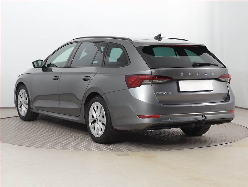 Škoda Octavia (2022) Ambition 1.0 TSI, Serv.kniha - fotka 4 z 21