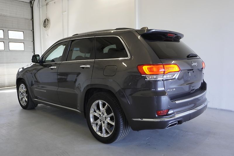 Jeep Grand Cherokee 3,0 V6 SUMMIT CRD  4WD AUT. - fotka 7 z 31