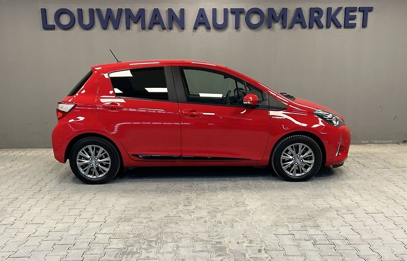 Toyota Yaris Hybrid e-CVT Active Trend - fotka 15 z 15