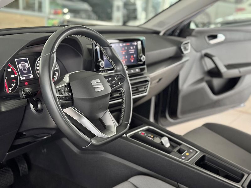Seat Leon 1,0eTSI DSG*STYLE*Kamera*DPH - fotka 12 z 34