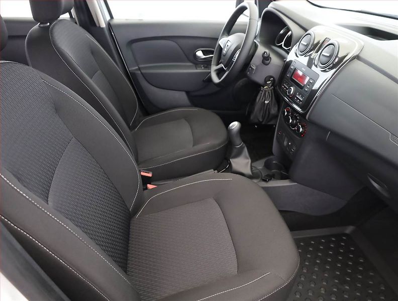 Dacia Logan (2019) 1.0 SCe, Park. senzory - fotka 7 z 15